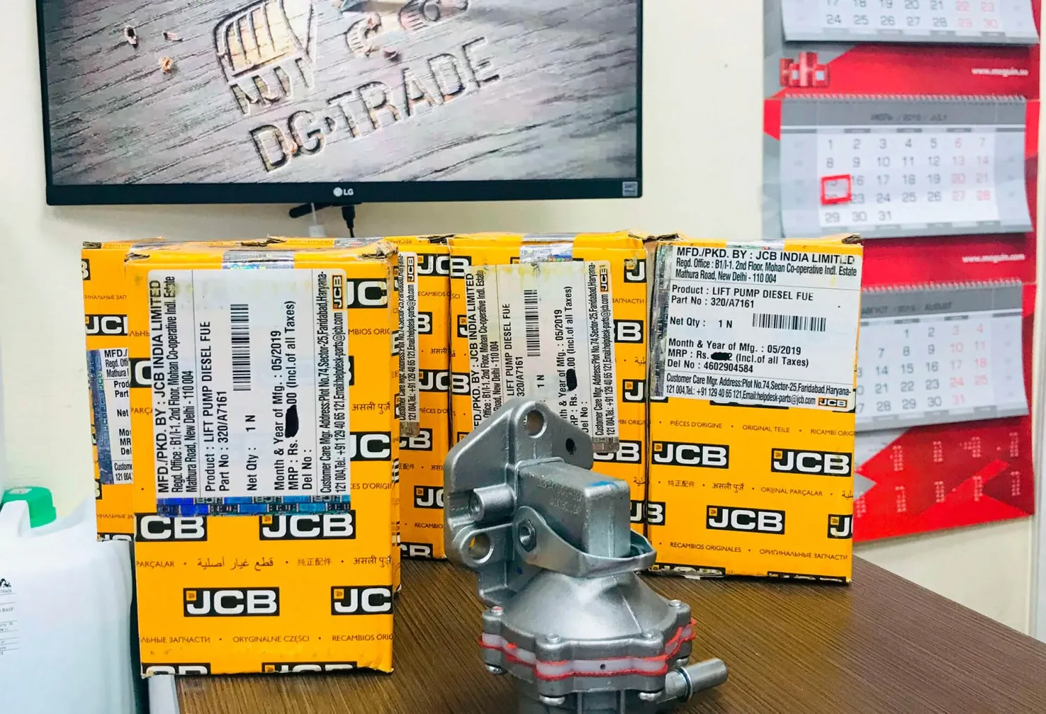 Большое поступление оригинальных натяжных роликов и насосов подкачки топлива JCB