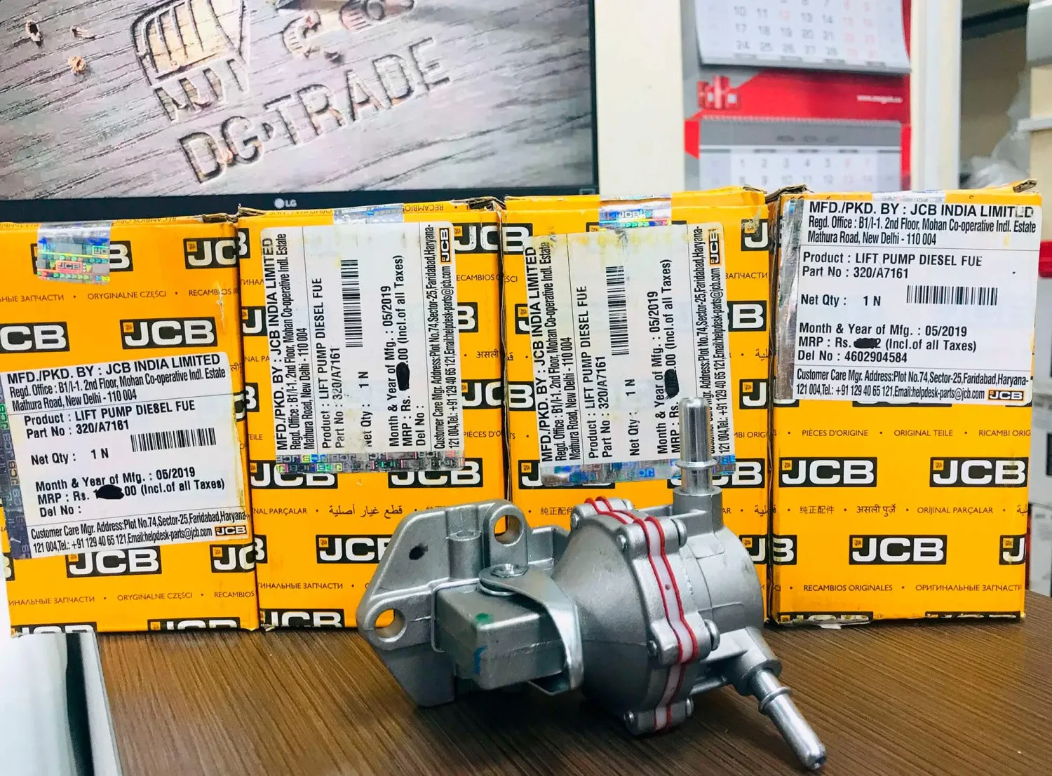 Большое поступление оригинальных натяжных роликов и насосов подкачки топлива JCB